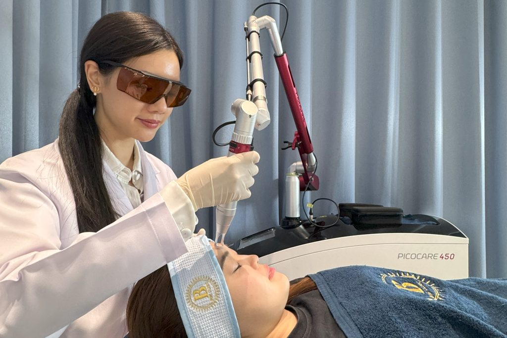Pico laser is the talk of the town in Bangkok! Bibi Clinic addresses skin problems such as spots, melasma, acne scars, and open pores.