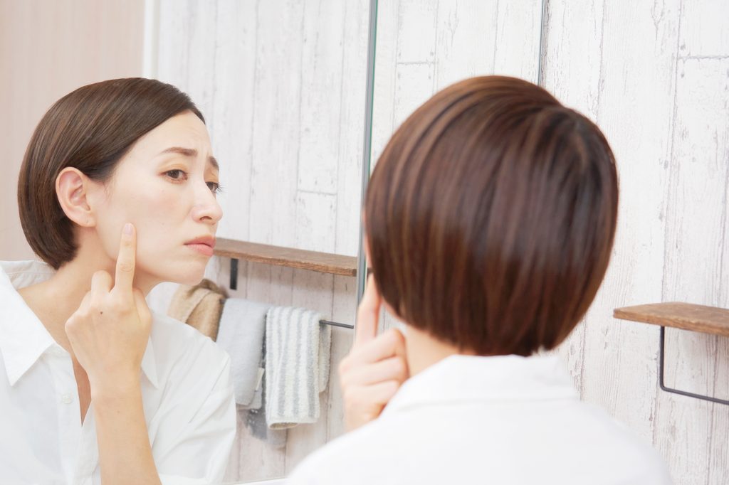 Why do we have hyaluronic acid injections for laugh lines in Bangkok? Bibi Clinic explains the effects and characteristics of people who are suitable for the procedure.