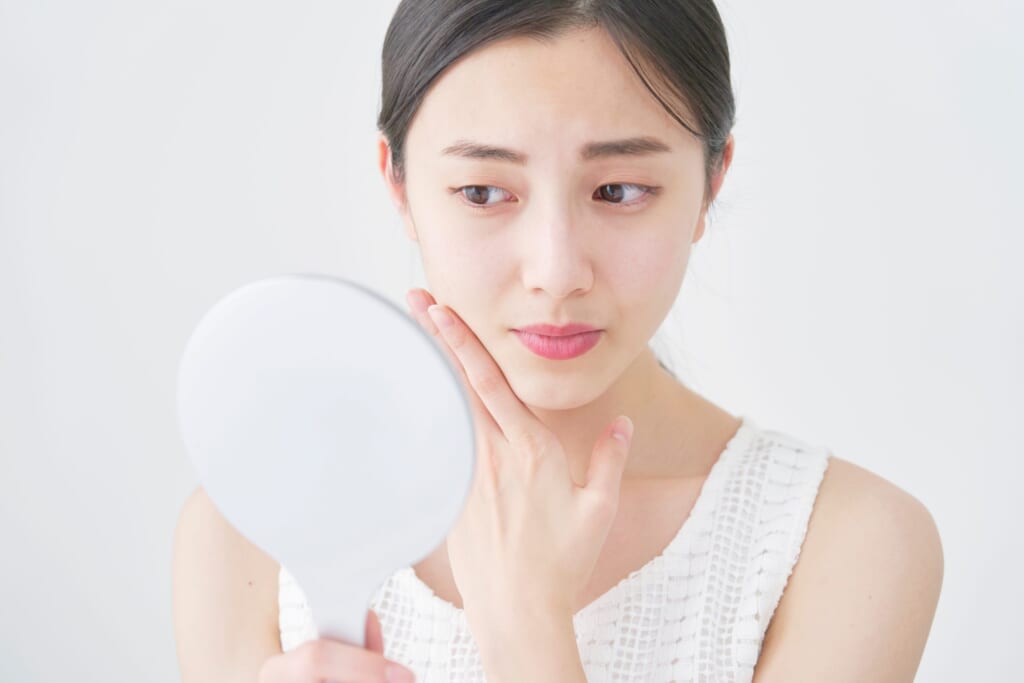 顔のたるみはバンコクでケア！若々しい印象を取り戻す美容施術ガイド