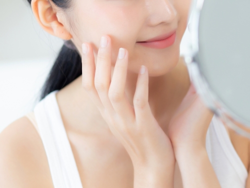 メスを使わないから傷痕が気にならない！<br />
ダウンタイムも短く済む