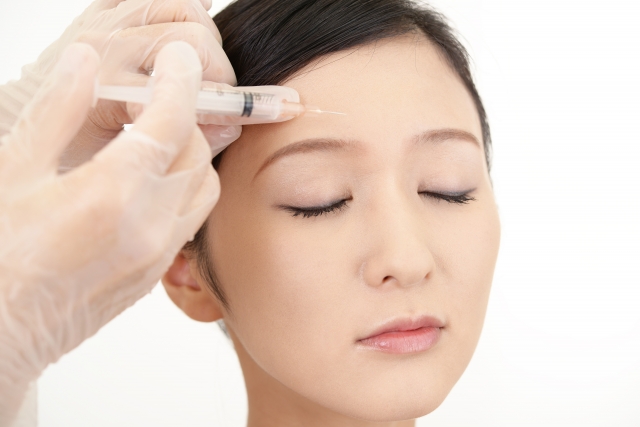 おでこヒアルロン酸注射で若々しい印象に！理想の額ラインを手に入れよう｜Bibi Clinic｜ビビクリニック｜タイ・バンコクの美容クリニック