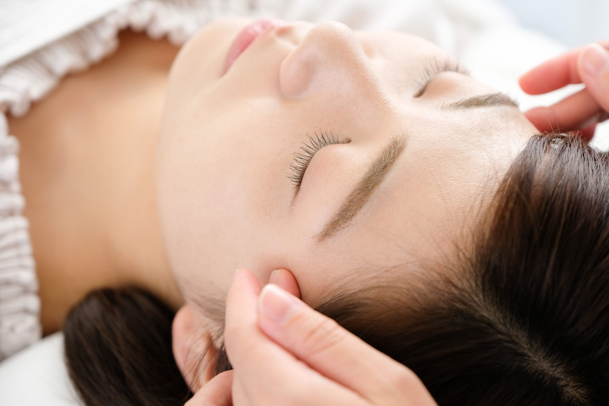 こめかみのヒアルロン酸注射で自然にリフトアップ！効果やバンコクのクリニック選びのポイント｜Bibi Clinic｜ビビクリニック｜タイ・バンコクの美容クリニック