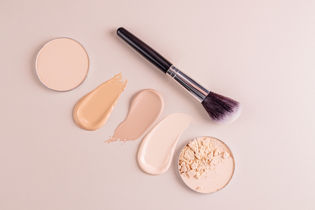 溝にメイクが埋まり崩れやすい