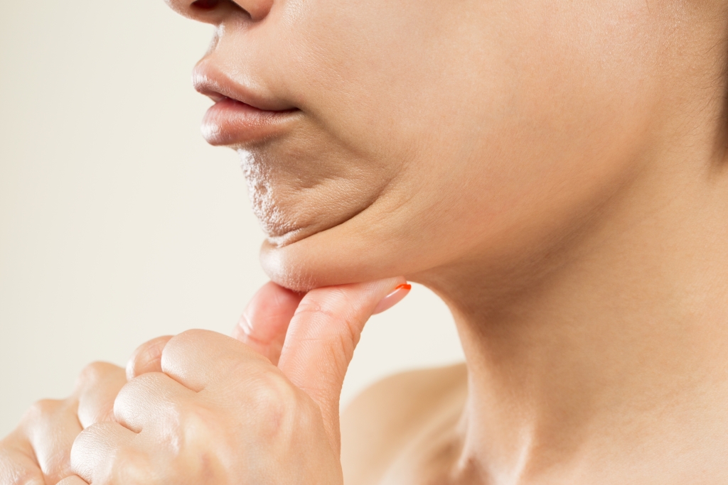 (of a woman) looking fat