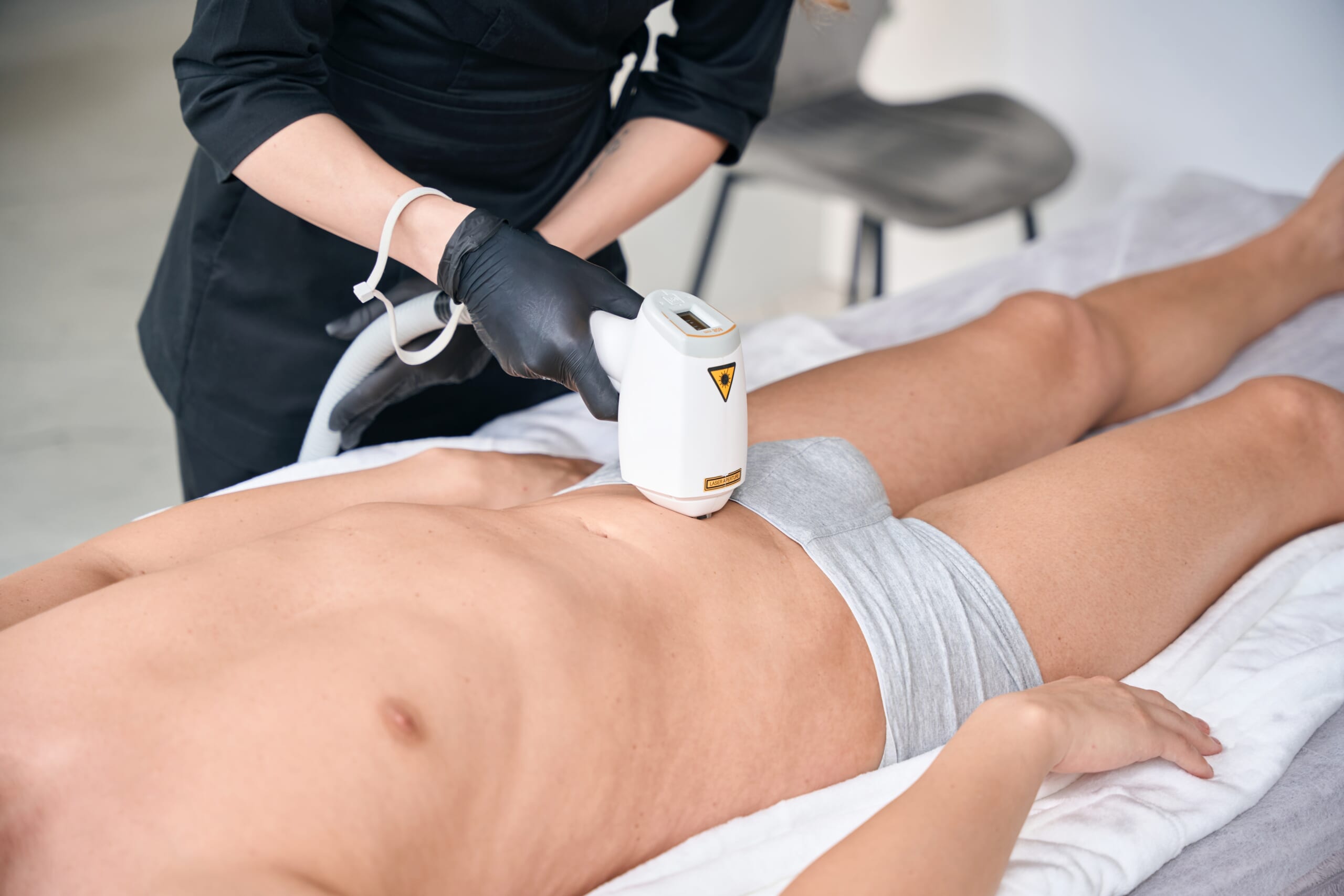 การกำจัดขน VIO ในกรุงเทพฯ|การกำจัดขนทางการแพทย์เพื่อแก้ปัญหาความอับชื้น กลิ่น และผิวระคายเคืองสำหรับผู้ชาย|Bibi Clinic|บีบี คลินิก|คลินิกความงามในกรุงเทพฯ ประเทศไทย