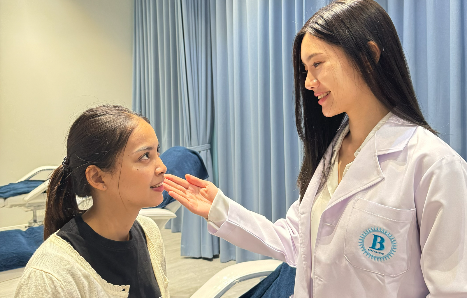 Physician performing cheek filler injection at Bibi Clinic Bangkok.