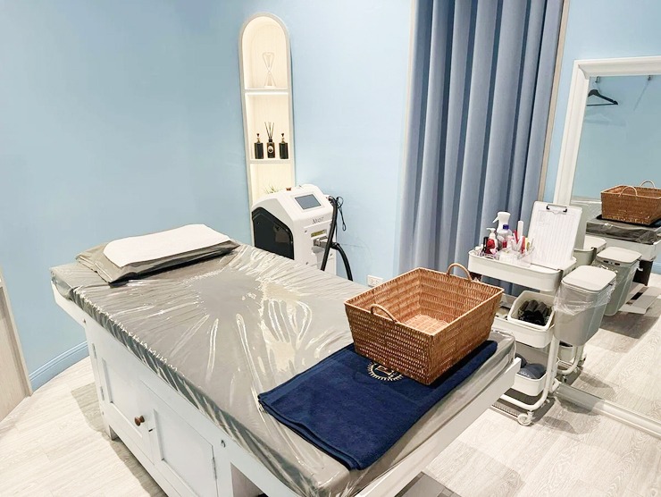 Treatment room at Bibi Clinic for the best laser hair removal in Bangkok